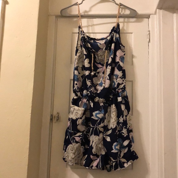 Navy/white floral romper - Picture 8 of 11